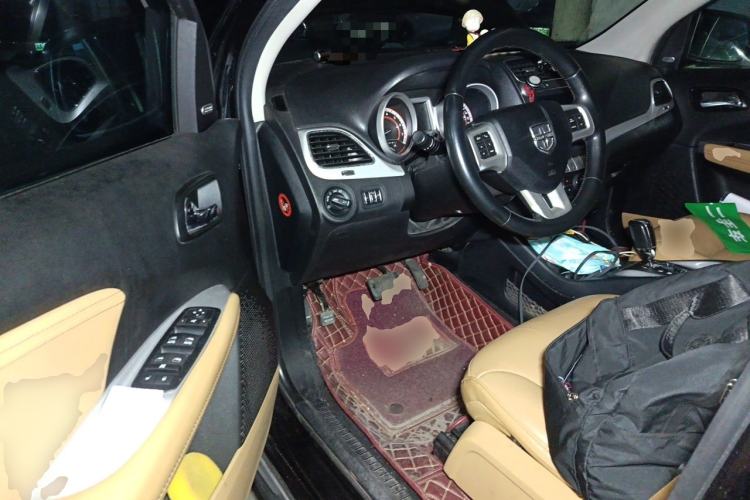 Used Dodge Journey 2013 2.4L Two-Wheel Drive Luxury Version Driver Seat
