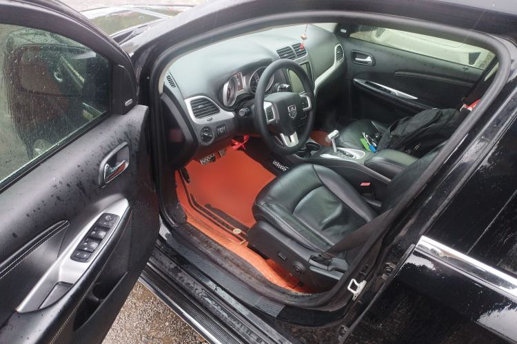 Used Dodge Journey 2013 2.4L Two-Wheel Drive Luxury Version Driver Seat
