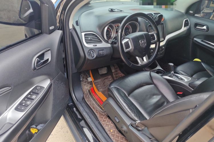 Used Dodge Journey 2013 2.4L Two-Wheel Drive Luxury Version Driver Seat
