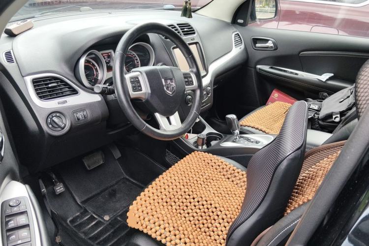 Used Dodge Journey 2013 2.4L Two-Wheel Drive Luxury Version Driver Seat