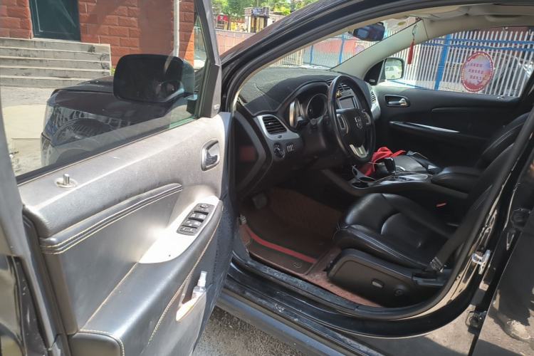 Used Dodge Journey 2013 2.4L Two-Wheel Drive Luxury Version Driver Seat