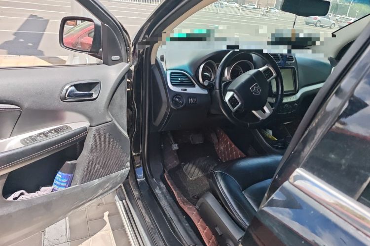 Used Dodge Journey 2013 2.4L Two-Wheel Drive Luxury Version Driver Seat