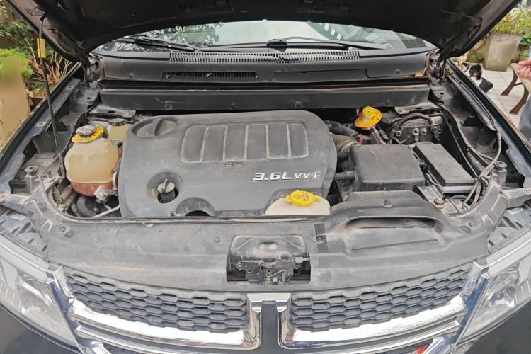 Used Dodge Journey 2013 3.6L Four-Wheel Drive Flagship Edition Engine Bay