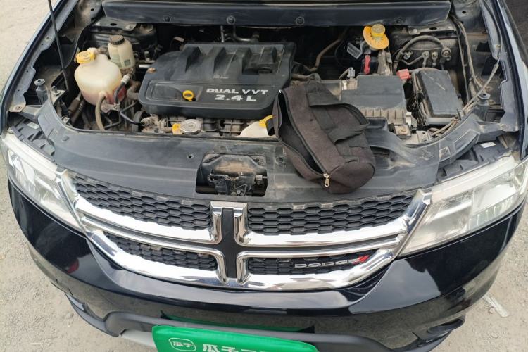 Used Dodge Journey 2013 2.4L Two-Wheel-Drive Smart Edition Engine Bay
