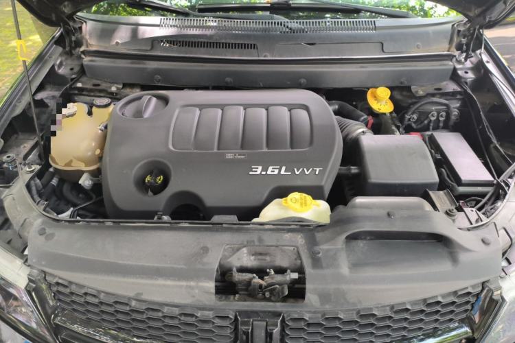 Used Dodge Journey 2013 3.6L Four-Wheel Drive Flagship Edition Engine Bay