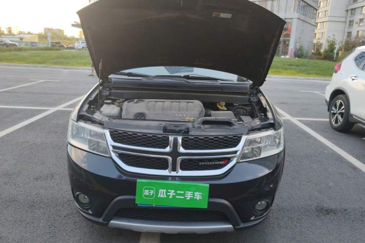 Used Dodge Journey 2013 3.6L Four-Wheel Drive Flagship Edition Engine Bay