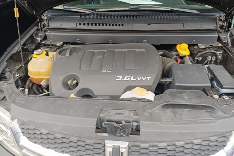 Used Dodge Journey 2013 3.6L Four-Wheel Drive Flagship Edition Engine Bay