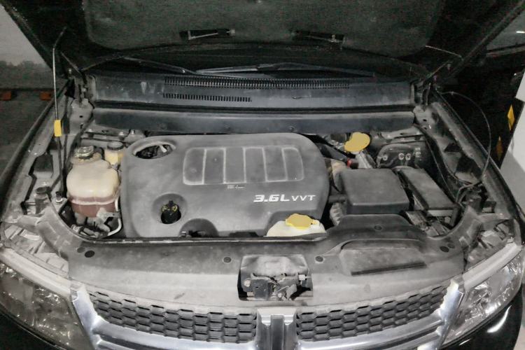 Used Dodge Journey 2013 3.6L Four-Wheel Drive Flagship Edition Engine Bay