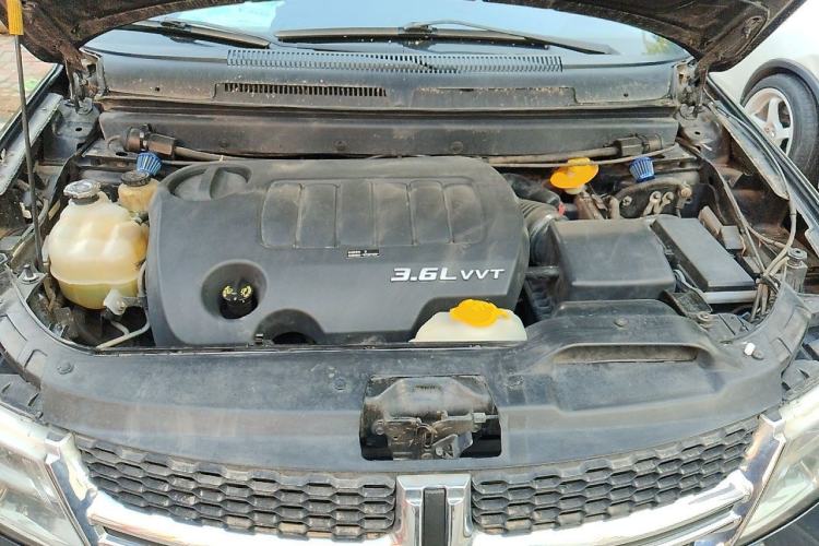 Used Dodge Journey 2013 3.6L Four-Wheel Drive Flagship Edition Engine Bay