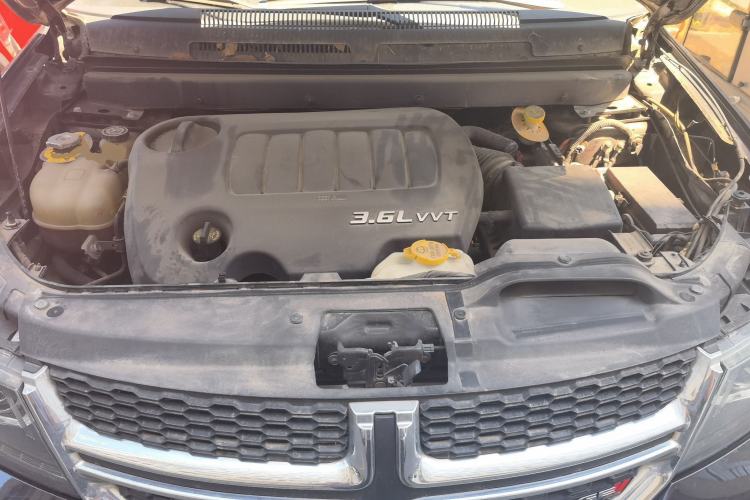Used Dodge Journey 2013 3.6L Four-Wheel Drive Flagship Edition Engine Bay