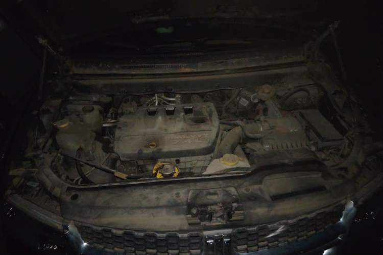 Used Dodge Journey 2013 2.4L Two-Wheel Drive Luxury Version Engine Bay