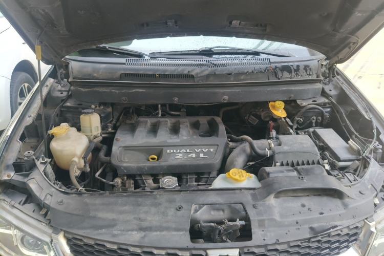 Used Dodge Journey 2013 2.4L Two-Wheel-Drive Smart Edition Engine Bay