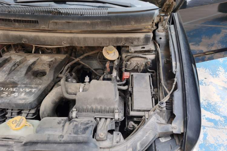 Used Dodge Journey 2013 2.4L Two-Wheel Drive Luxury Version Engine Bay Left