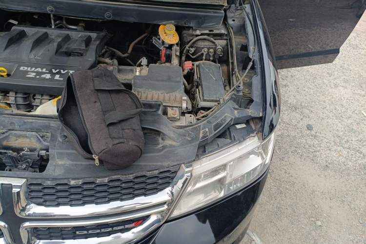 Used Dodge Journey 2013 2.4L Two-Wheel-Drive Smart Edition Engine Bay Left