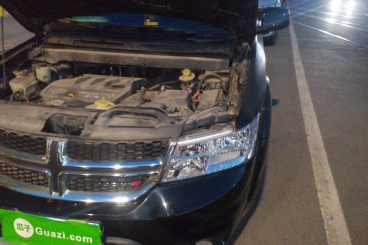 Used Dodge Journey 2013 2.4L Two-Wheel Drive Luxury Version Engine Bay Left