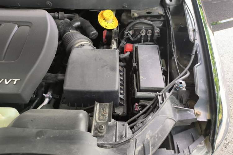 Used Dodge Journey 2013 3.6L Four-Wheel Drive Flagship Edition Engine Bay Left