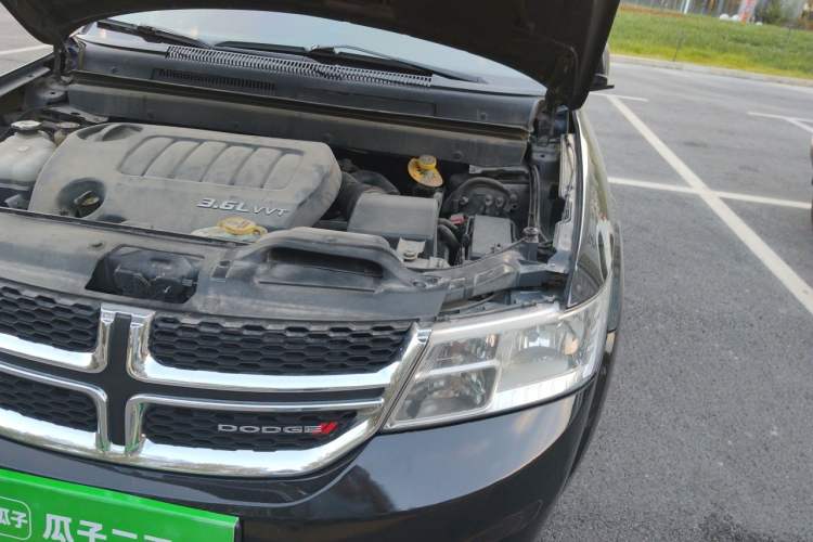 Used Dodge Journey 2013 3.6L Four-Wheel Drive Flagship Edition Engine Bay Left