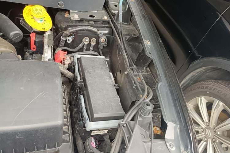 Used Dodge Journey 2013 3.6L Four-Wheel Drive Flagship Edition Engine Bay Left