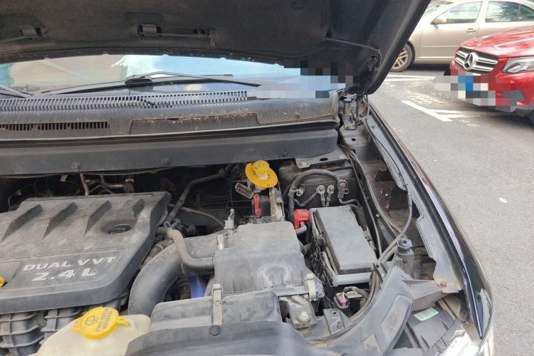 Used Dodge Journey 2013 2.4L Two-Wheel Drive Luxury Version Engine Bay Left