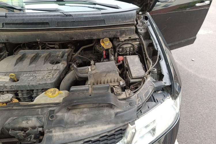 Used Dodge Journey 2013 2.4L Two-Wheel Drive Luxury Version Engine Bay Left