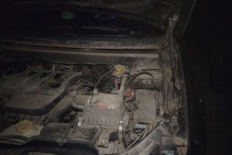 Used Dodge Journey 2013 2.4L Two-Wheel Drive Luxury Version Engine Bay Left
