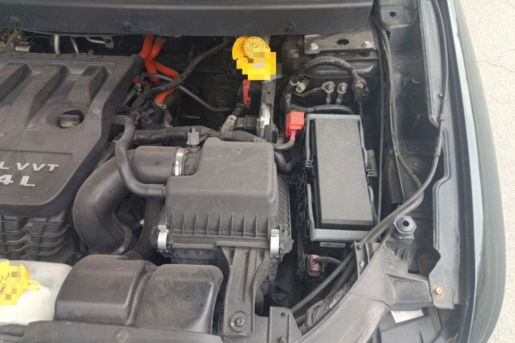 Used Dodge Journey 2013 2.4L Two-Wheel Drive Luxury Version Engine Bay Left