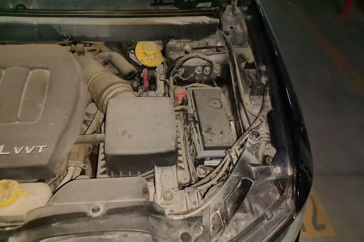 Used Dodge Journey 2013 3.6L Four-Wheel Drive Flagship Edition Engine Bay Left