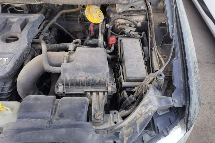 Used Dodge Journey 2013 2.4L Two-Wheel Drive Luxury Version Engine Bay Left
