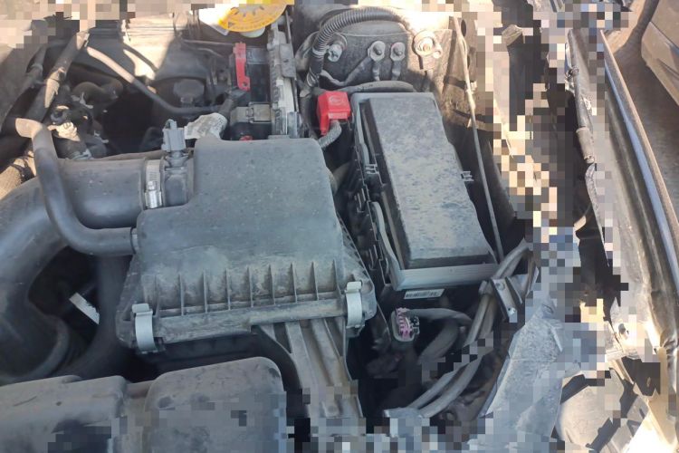 Used Dodge Journey 2013 2.4L Two-Wheel Drive Luxury Version Engine Bay Left