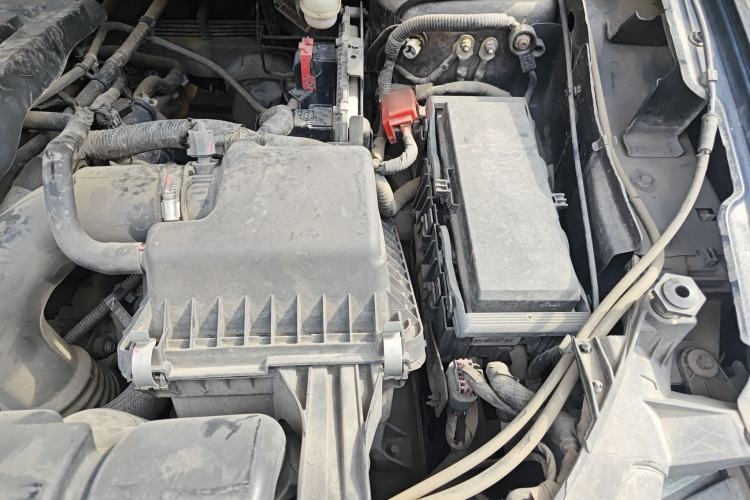 Used Dodge Journey 2013 2.4L Two-Wheel Drive Luxury Version Engine Bay Left