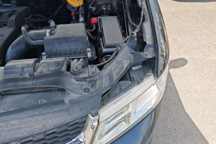 Used Dodge Journey 2013 2.4L Two-Wheel Drive Luxury Version Engine Bay Left