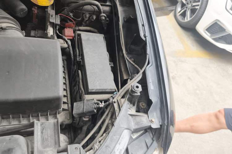 Used Dodge Journey 2013 3.6L Four-Wheel Drive Flagship Edition Engine Bay Left