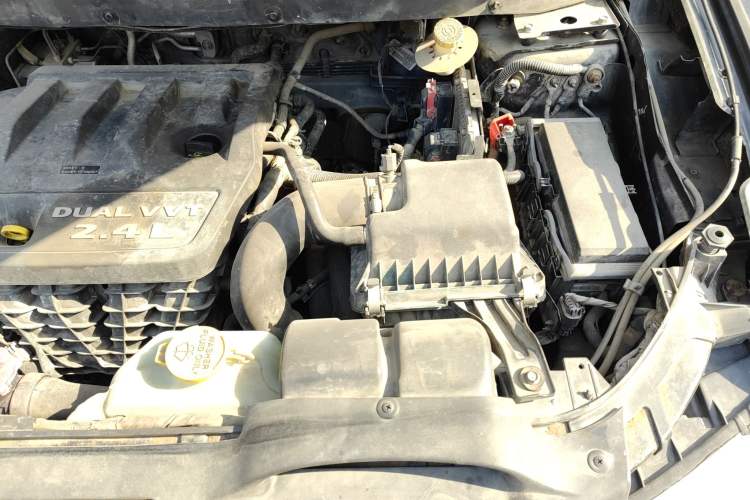 Used Dodge Journey 2013 2.4L Two-Wheel-Drive Smart Edition Engine Bay Left