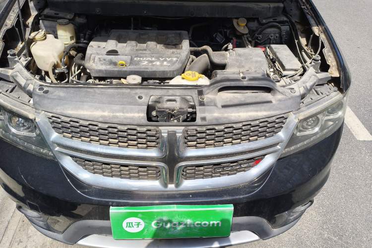 Used Dodge Journey 2013 2.4L Two-Wheel Drive Luxury Version Engine Bay Left