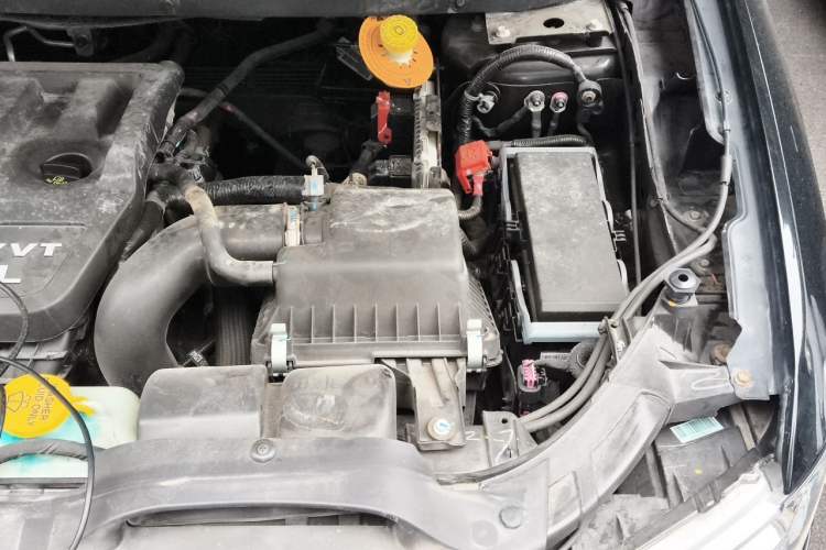 Used Dodge Journey 2013 2.4L Two-Wheel Drive Luxury Version Engine Bay Left