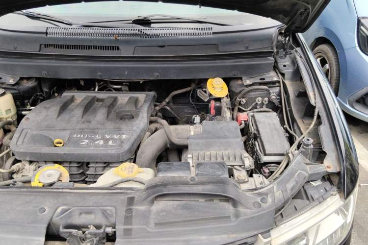 Used Dodge Journey 2013 2.4L Two-Wheel Drive Luxury Version Engine Bay Left