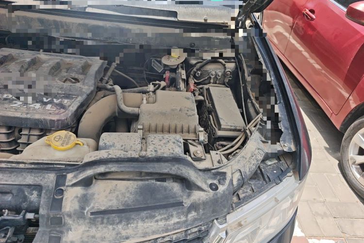 Used Dodge Journey 2013 2.4L Two-Wheel Drive Luxury Version Engine Bay Left