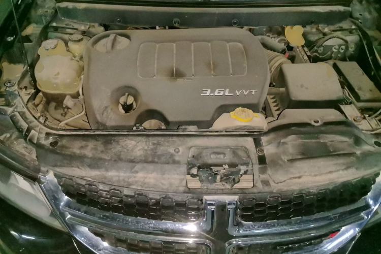 Used Dodge Journey 2013 3.6L Four-Wheel Drive Flagship Edition Engine Bay