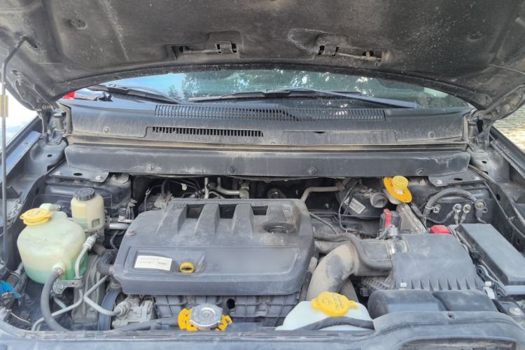 Used Dodge Journey 2013 2.4L Two-Wheel Drive Luxury Version Engine Bay