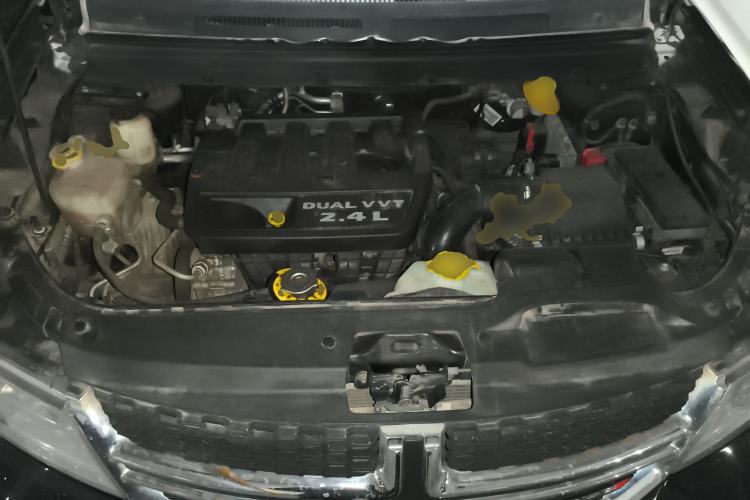 Used Dodge Journey 2013 2.4L Two-Wheel Drive Luxury Version Engine Bay