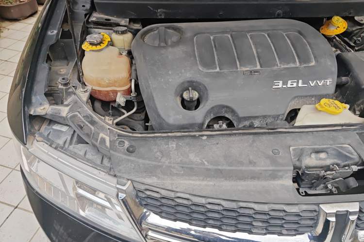 Used Dodge Journey 2013 3.6L Four-Wheel Drive Flagship Edition Engine Bay Right
