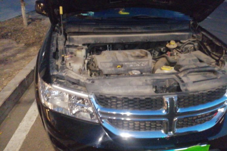 Used Dodge Journey 2013 2.4L Two-Wheel Drive Luxury Version Engine Bay Right