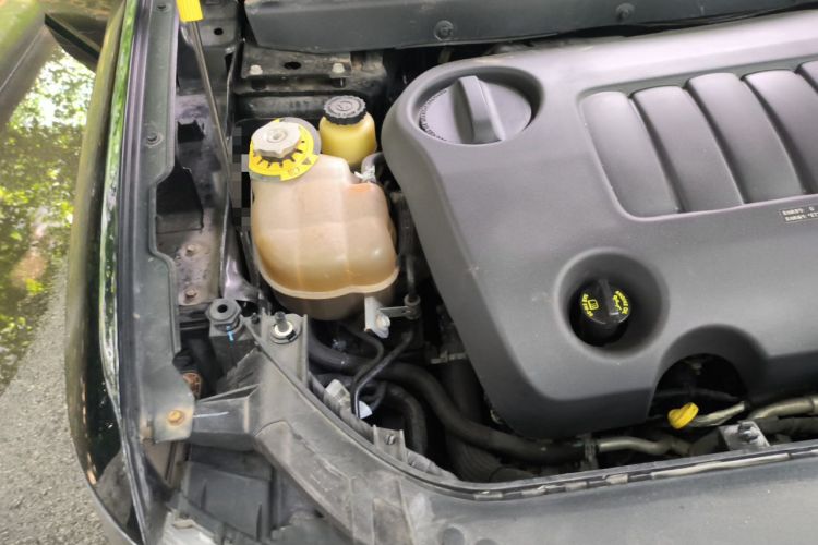 Used Dodge Journey 2013 3.6L Four-Wheel Drive Flagship Edition Engine Bay Right