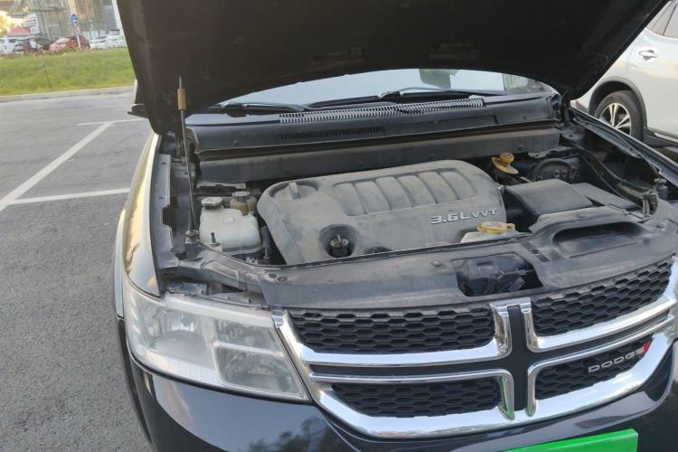 Used Dodge Journey 2013 3.6L Four-Wheel Drive Flagship Edition Engine Bay Right