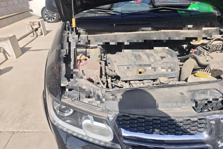 Used Dodge Journey 2013 2.4L Two-Wheel Drive Luxury Version Engine Bay Right