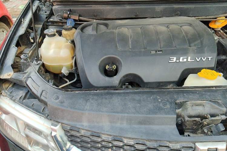 Used Dodge Journey 2013 3.6L Four-Wheel Drive Flagship Edition Engine Bay Right