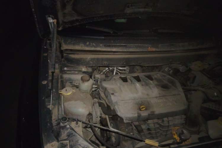 Used Dodge Journey 2013 2.4L Two-Wheel Drive Luxury Version Engine Bay Right