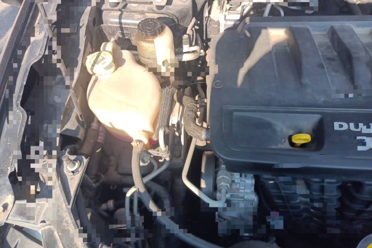 Used Dodge Journey 2013 2.4L Two-Wheel Drive Luxury Version Engine Bay Right