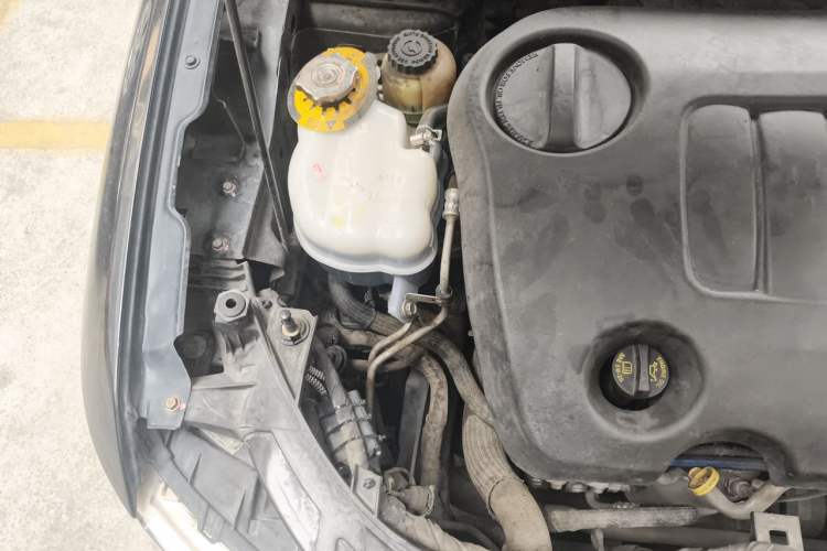 Used Dodge Journey 2013 3.6L Four-Wheel Drive Flagship Edition Engine Bay Right