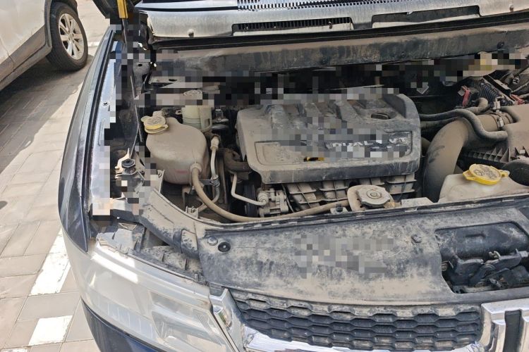 Used Dodge Journey 2013 2.4L Two-Wheel Drive Luxury Version Engine Bay Right